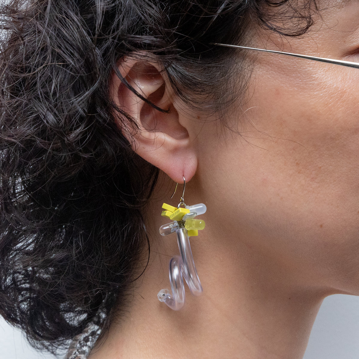電子部品の一輪お花ピアス/YELLOW/CL/SILVER