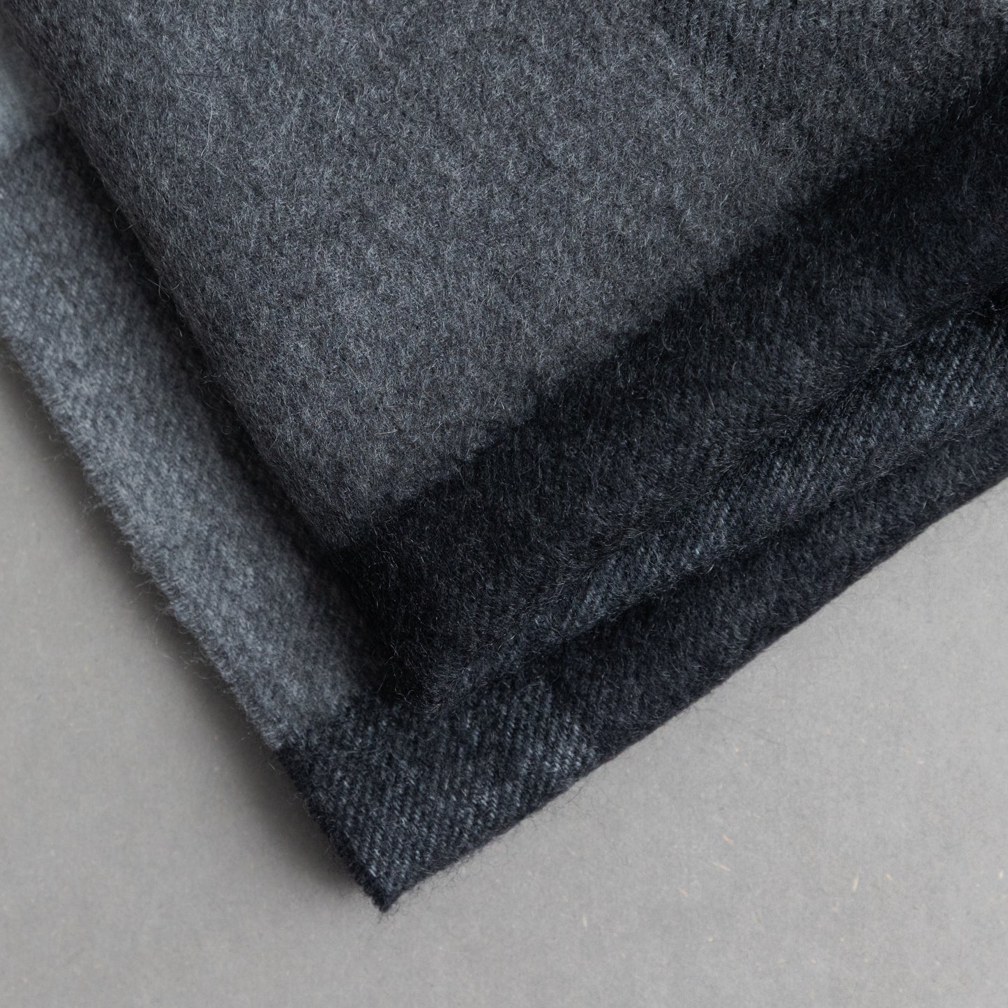 カシミヤ100％チェックストール_モノトーンブロック