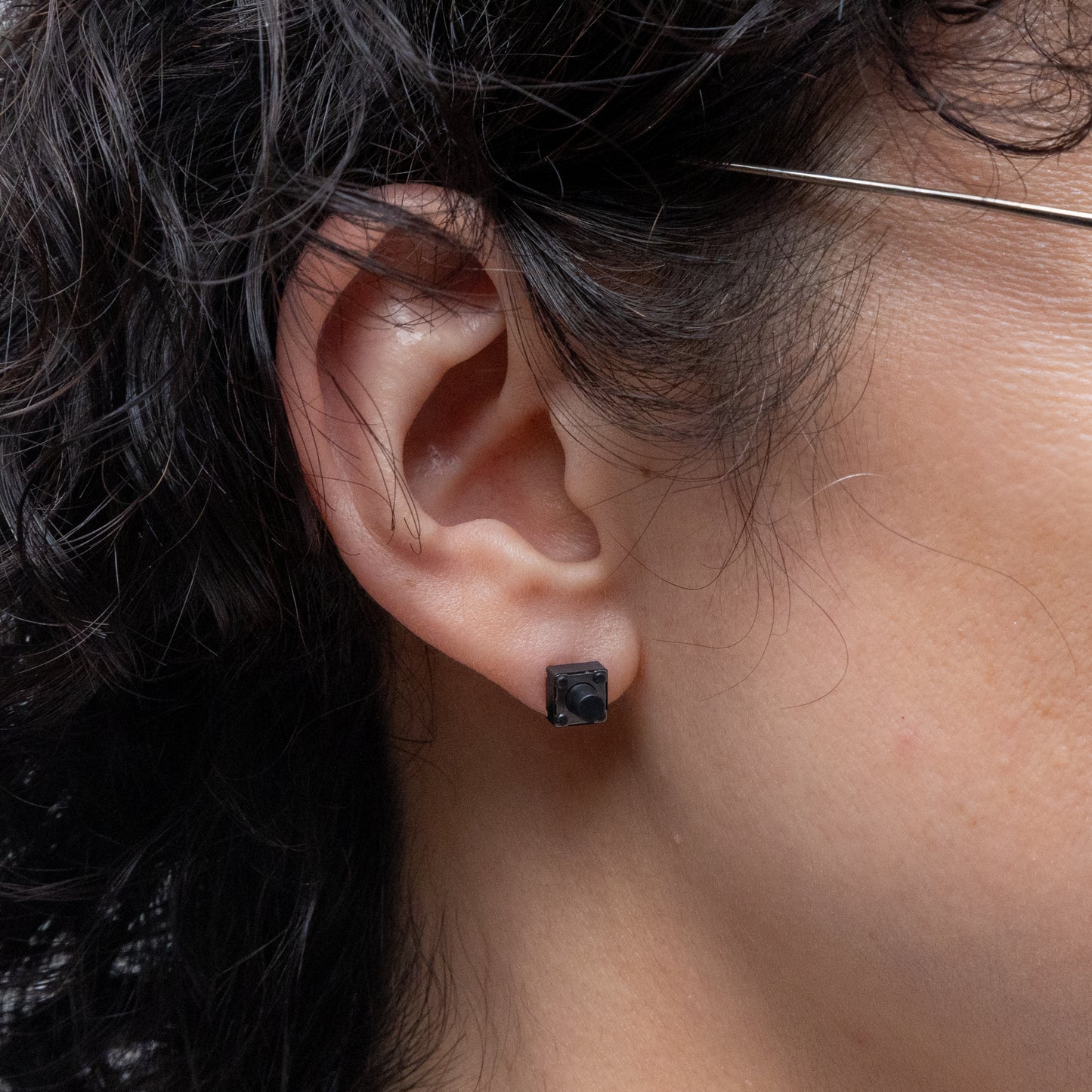 スイッチピアス/BLACK