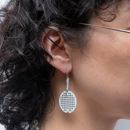 丸い基板のピアス/SILVER