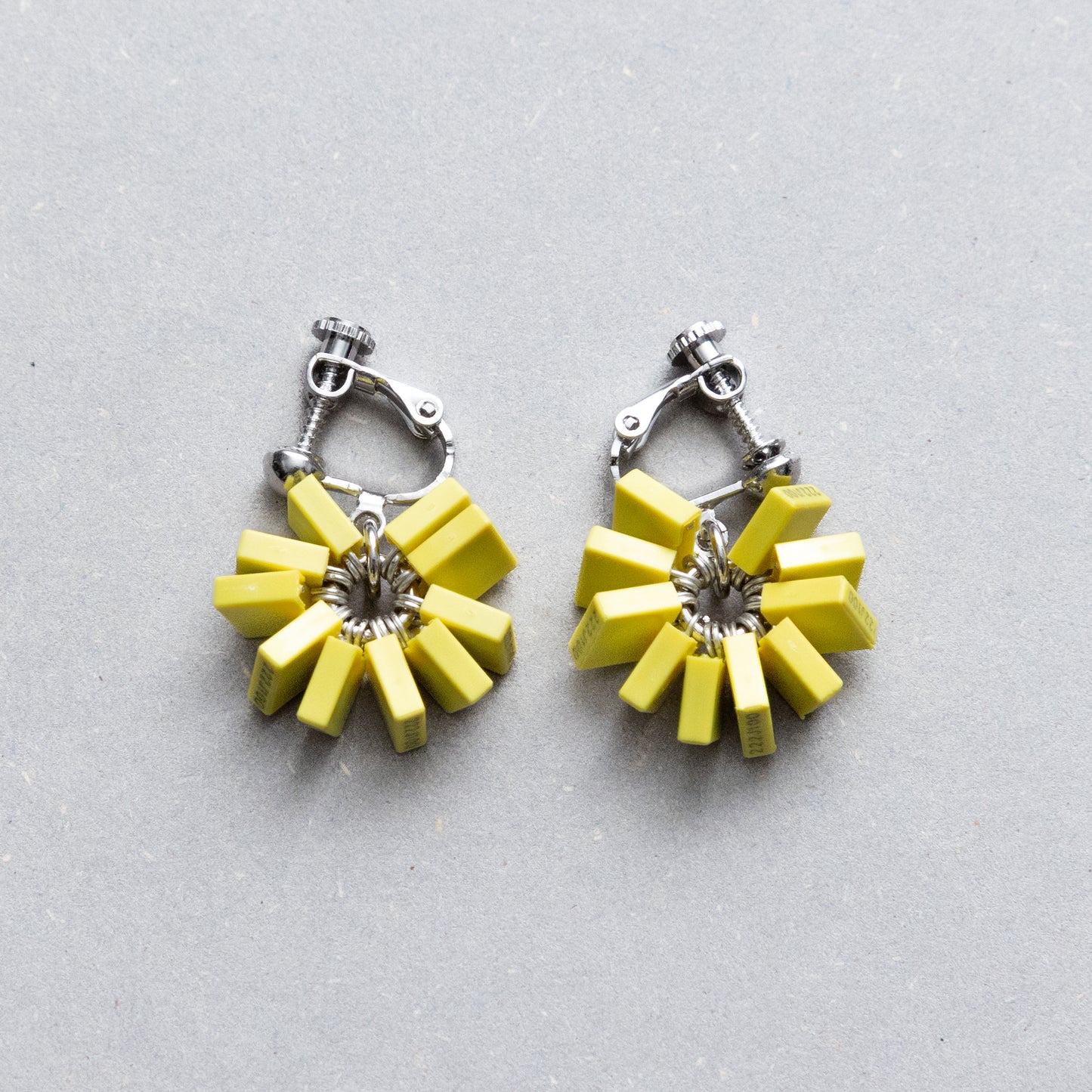 電子部品のお花イヤリング/YELLOW