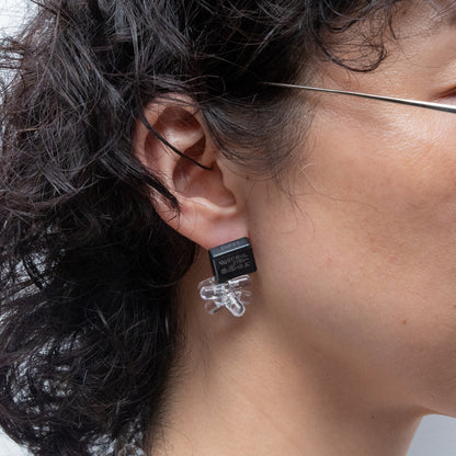 電子部品の花瓶ピアス/BLACK/CL