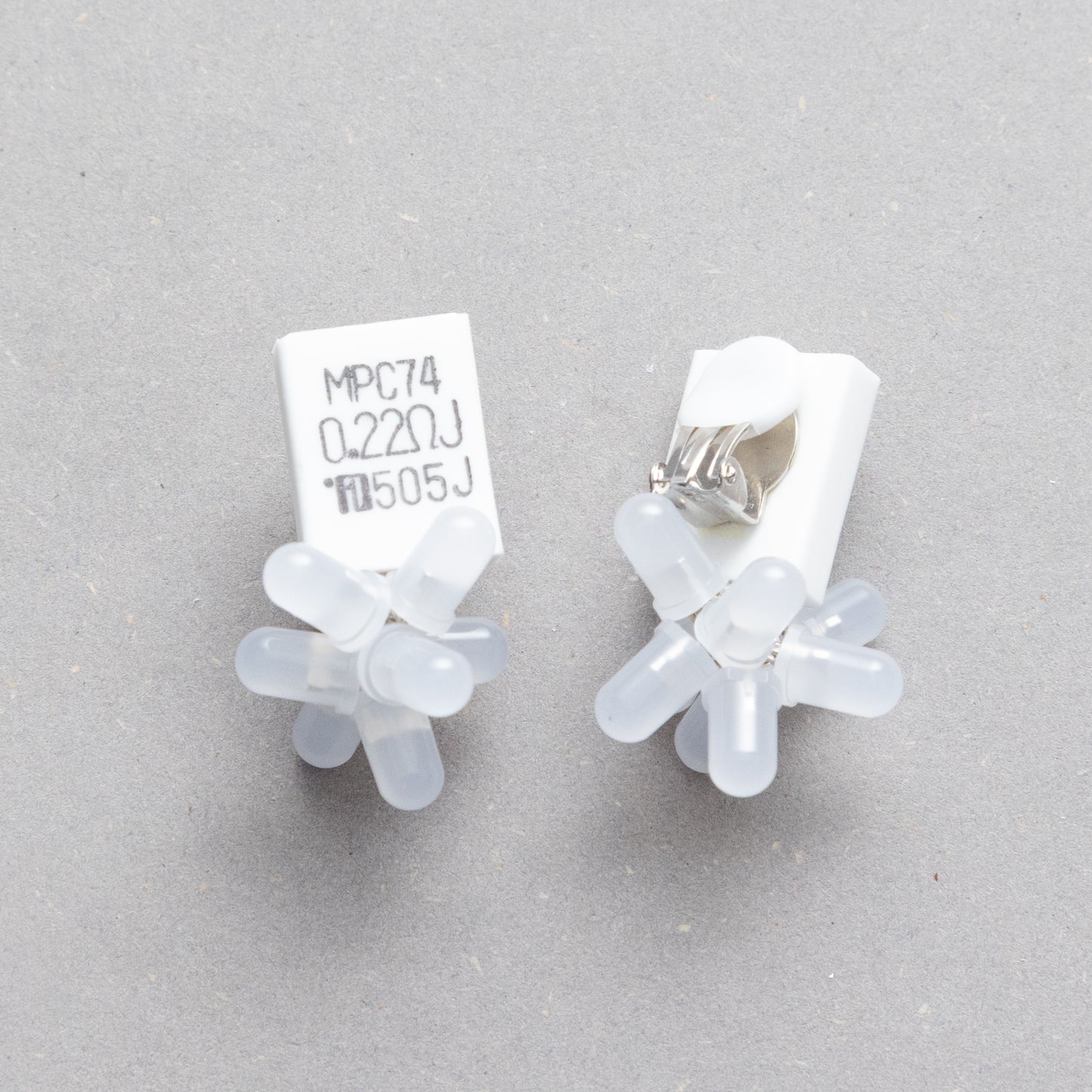 電子部品の花瓶イヤリング/WHITE/WHITE