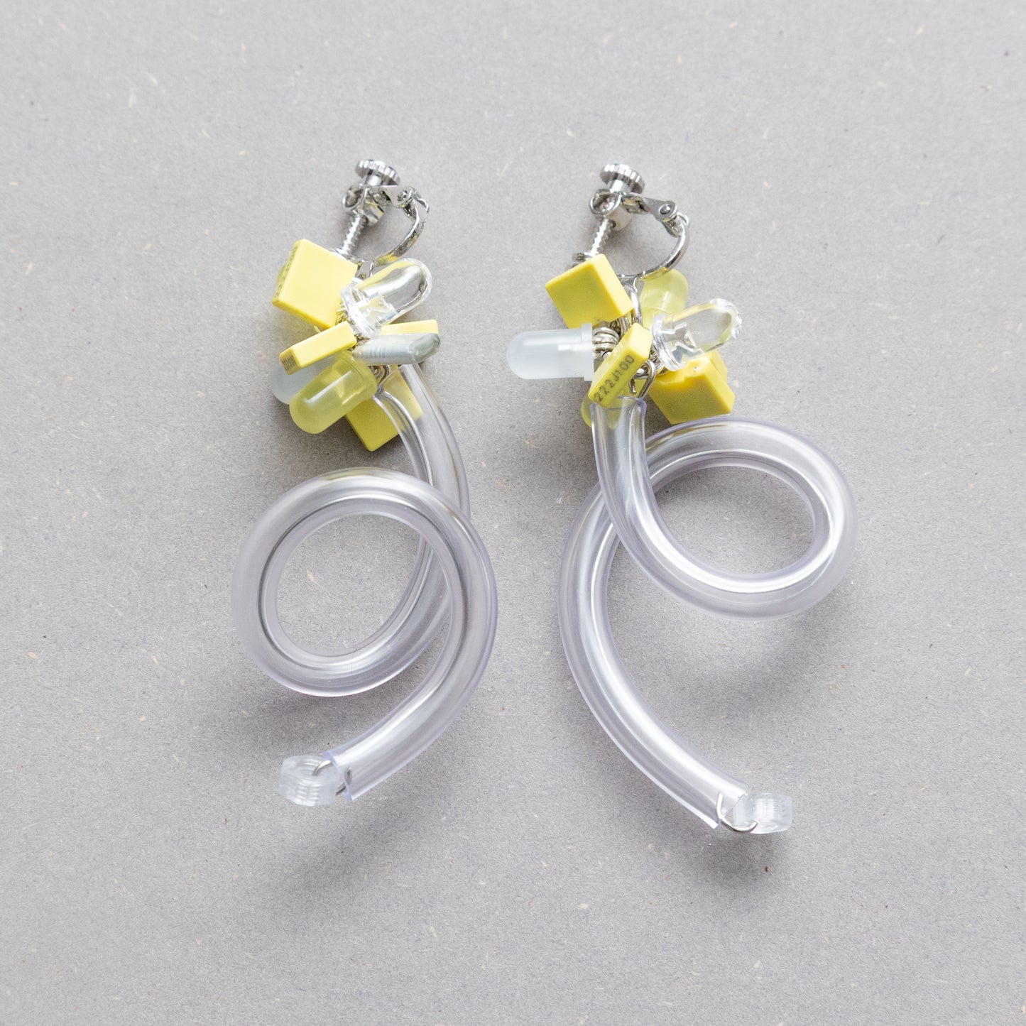 電子部品の一輪お花イヤリング/YELLOW/CL/SILVER