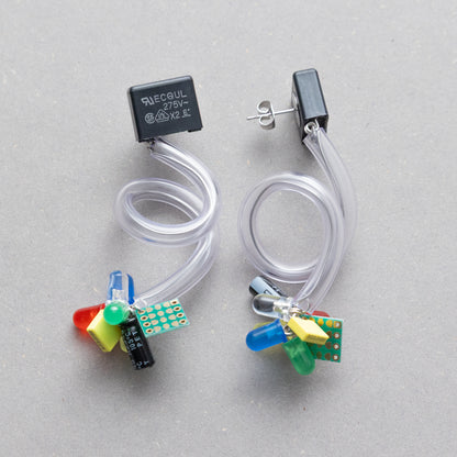 電子部品のうねうねピアス/BLACK/MIX